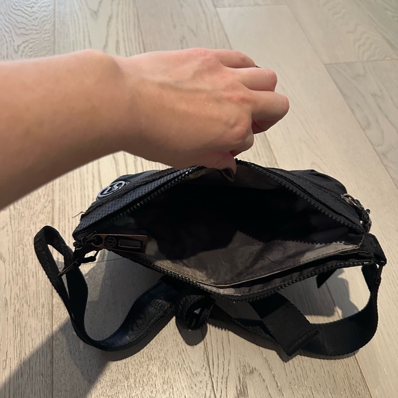 Lululemon pouch /belt bag in black nylon - Picture 3 of 5